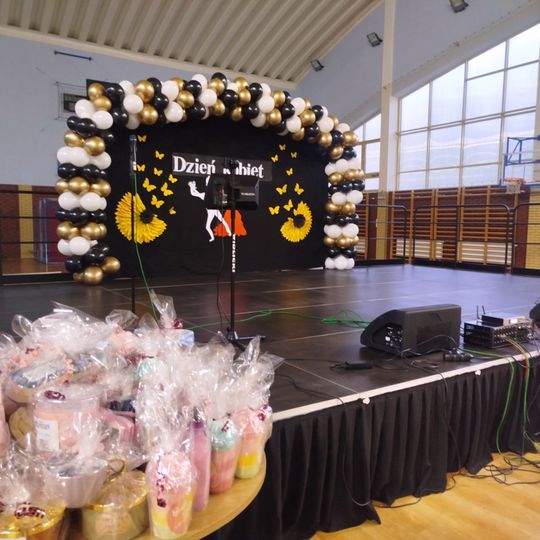 🌷 Dzień Kobiet w Kamienicy Polskiej – wyjątkowy wieczór pełen muzyki i radości 🌷