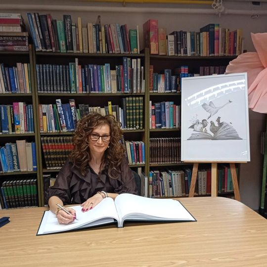 📚 Spotkanie autorskie z Barbarą Sochą w Gminnej Bibliotece Publicznej w Kamienicy Polskiej 📚 📚 Spotkanie autorskie z Barbarą Sochą w Gminnej Bibliotece Publicznej w Kamienicy Polskiej 📚