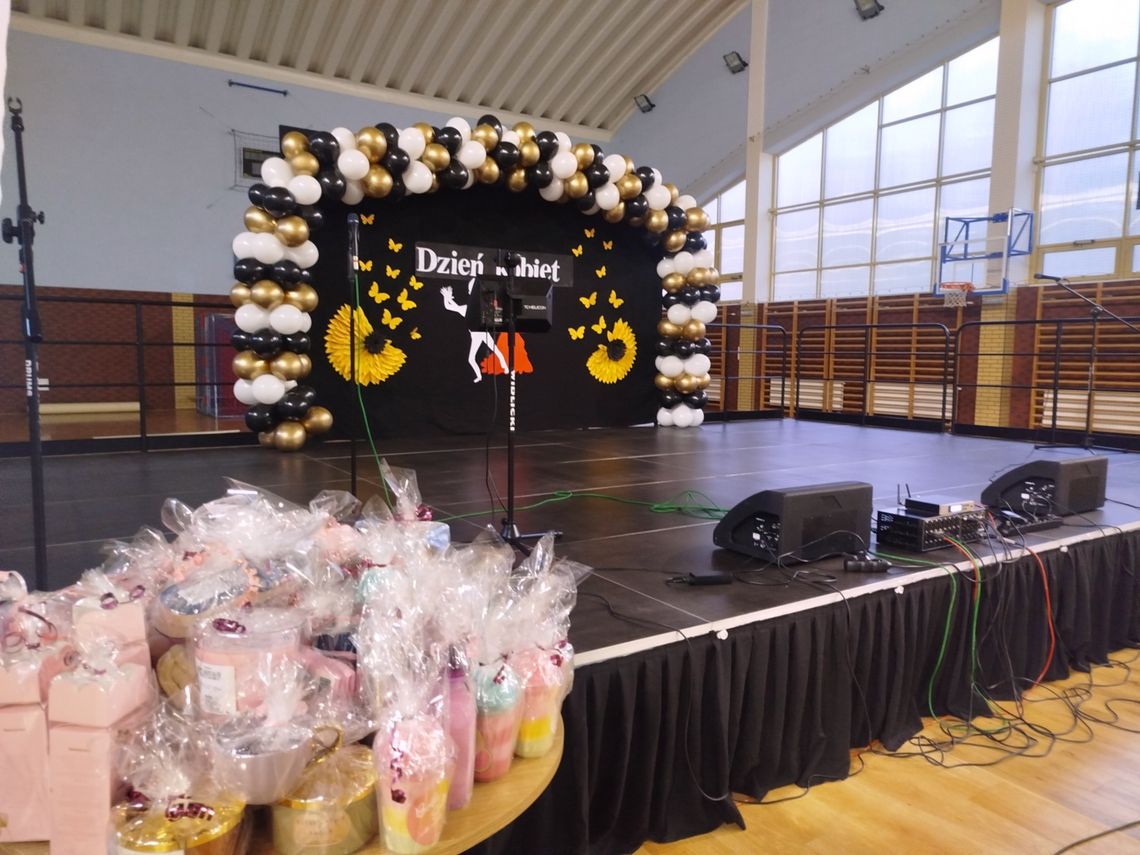 🌷 Dzień Kobiet w Kamienicy Polskiej – wyjątkowy wieczór pełen muzyki i radości 🌷