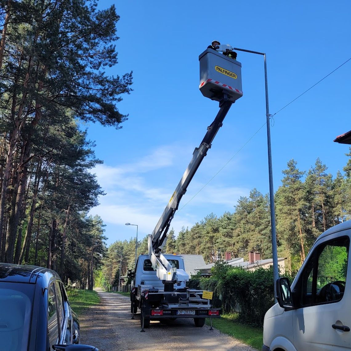 Rozpoczęły się prace związane z wymianą opraw oświetleniowych na terenie Gminy Kamienica Polska💡