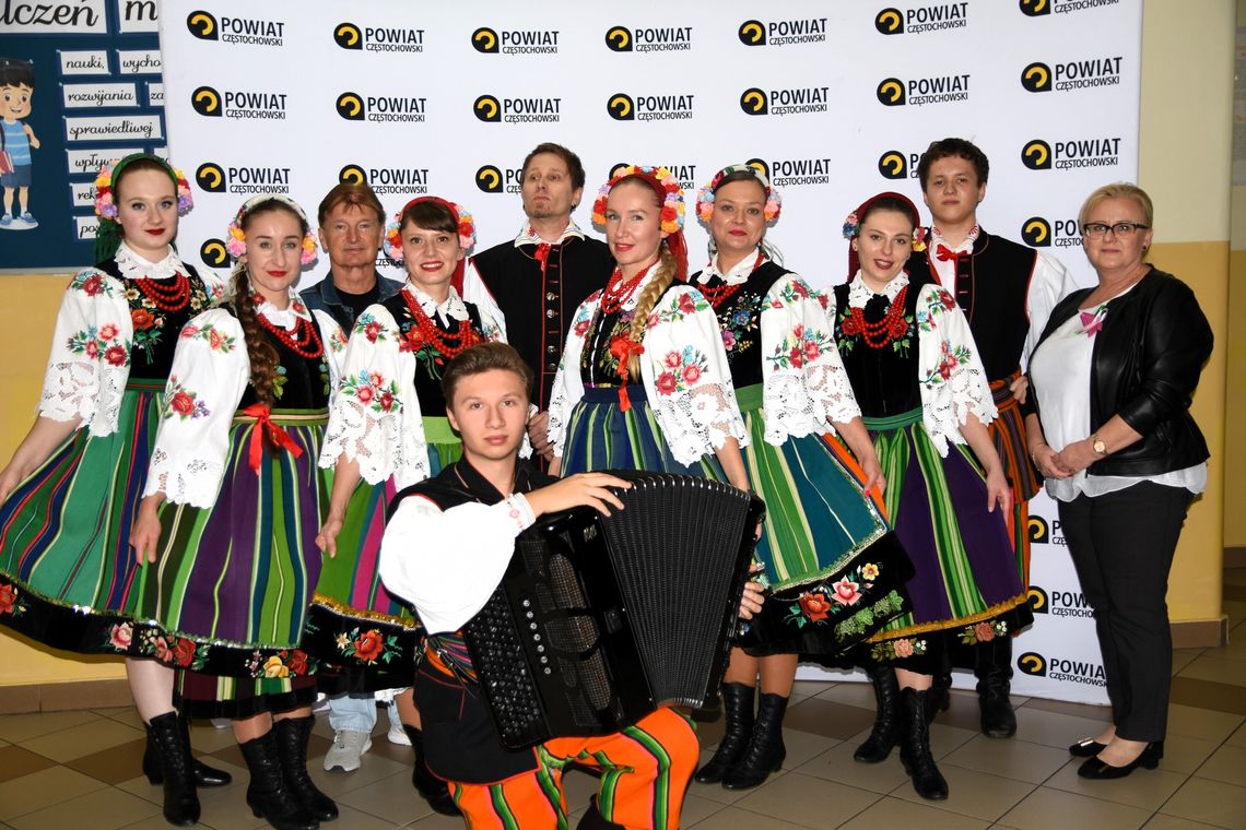 ZESPÓŁ FOLKLORYSTYCZNY „KAMIENICA” WYSTAPIŁ PODCZAS V POWIATOWEGO PRZEGLĄDU ZESPOŁÓW FOLKLORYSTYCZNYCH W KRUSZYNIE