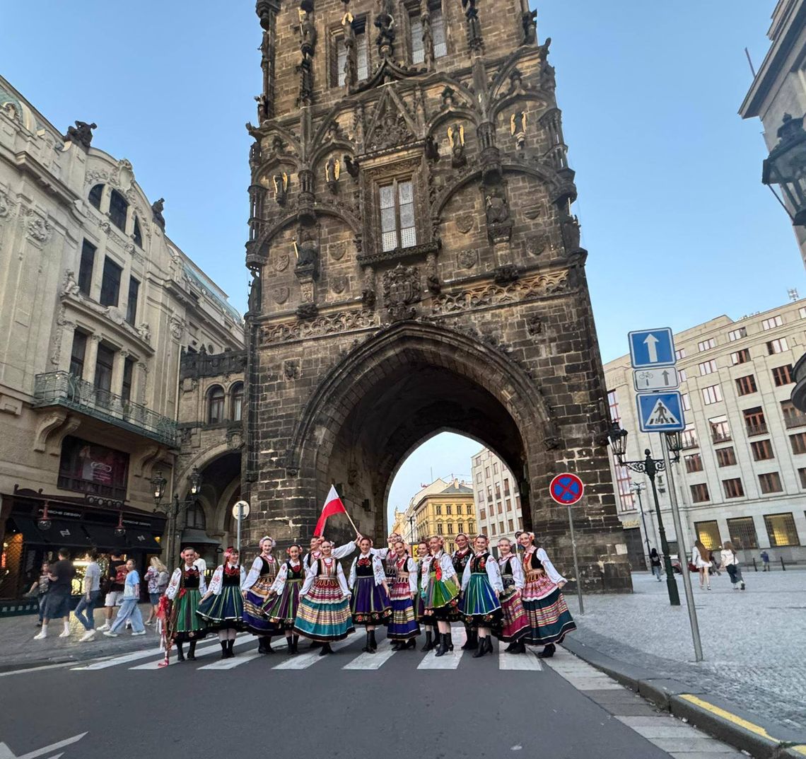 🇵🇱✨ Zespół Folklorystyczny "Kamienica" z dumą reprezentował naszą Gminę w sercu Czech!