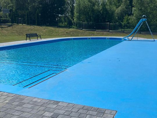 Basen kąpielowy przy GOKSiR w Kamienicy Polskiej Basen kąpielowy przy GOKSiR w Kamienicy Polskiej