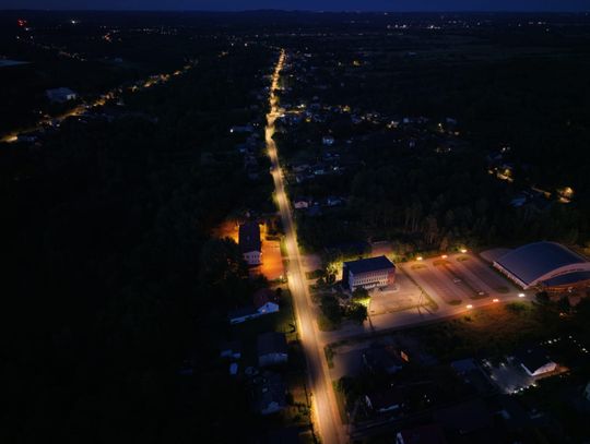 Widok na Urząd Gminy, Gminną Halę Sportową, Przedszkole w Kamienicy Polskiej Widok na Urząd Gminy, Gminną Halę Sportową, Przedszkole w Kamienicy Polskiej