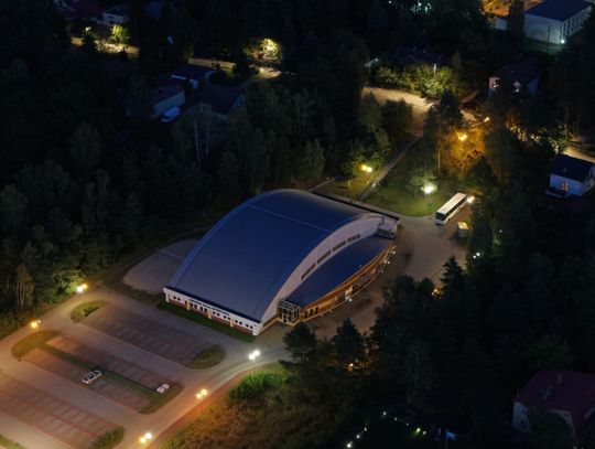 Widok na Gminną Halę Sportową w Kamienicy Polskiej Widok na Gminną Halę Sportową w Kamienicy Polskiej