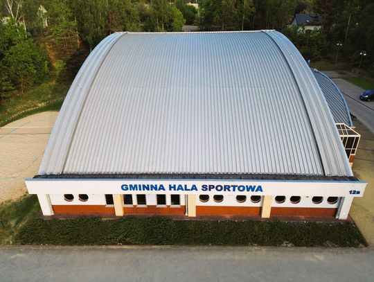 Widok na Gminną Halę Sportową w Kamienicy Polskiej Widok na Gminną Halę Sportową w Kamienicy Polskiej