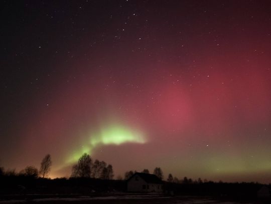 Zorza polarna nad Kolonią Klepaczką i Zawadą